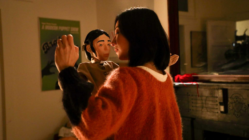 電影開拍首日即拍攝桂綸鎂表演偶戲共舞的場景。（圖／甲上提供）