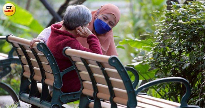 目前在台從事長照活動的移工約10萬人，對應需求是遠遠不足。圖非當事人。（示意圖／CTWANT攝影組）