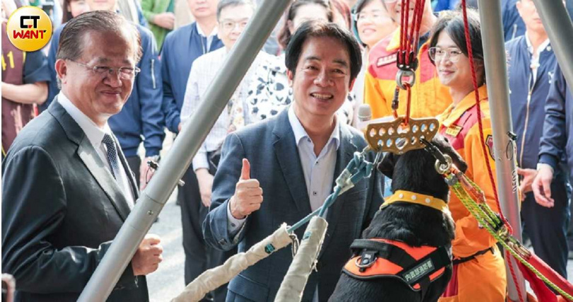 總統賴清德（中）在關稅談判中與談判代表保持電話暢通。（圖／黃耀徵攝）