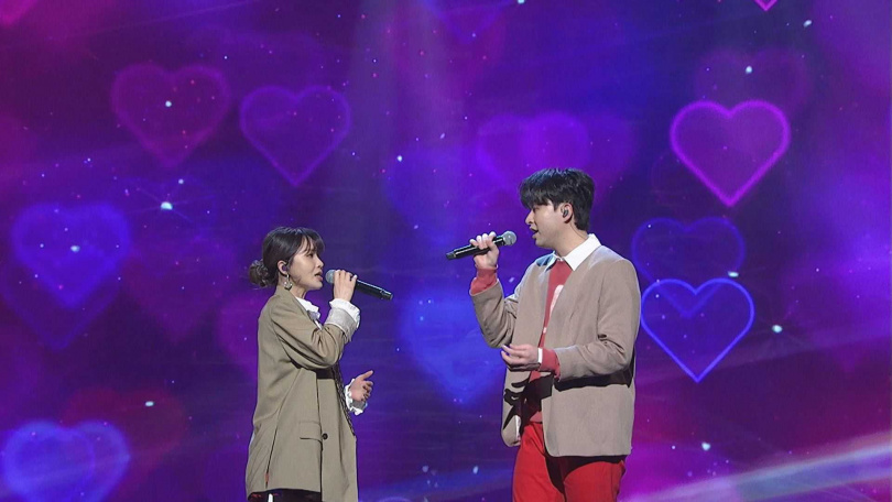 杜忻恬（左）、李子森合唱〈流言〉。（圖／中視提供）