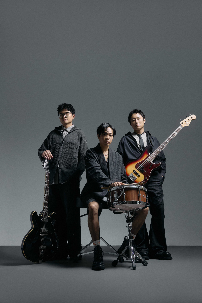 拍謝少年吉他手維尼（左起）、鼓手宗翰、貝斯手薑薑 。（圖／海口味有限公司提供）