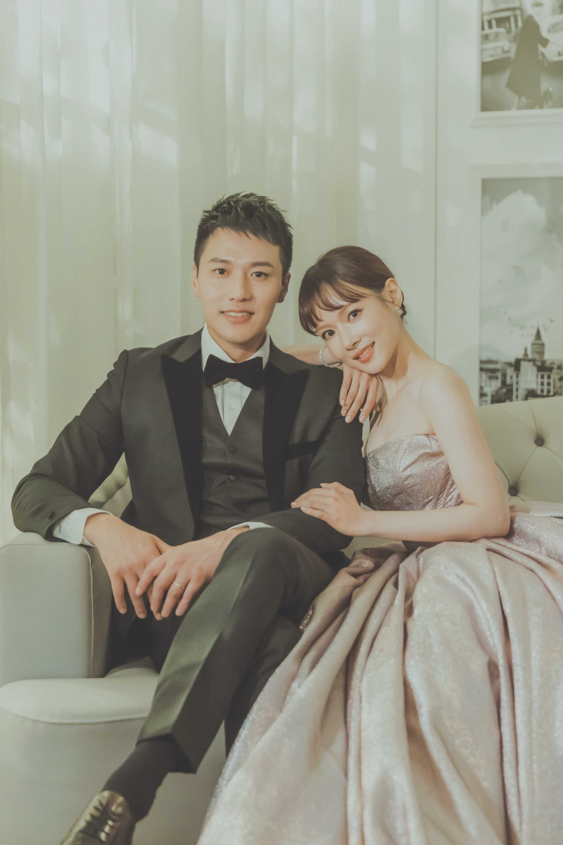 張睿家釋出浪漫婚紗照，分享結婚的喜悅。（圖／ LinLi Boutique提供）