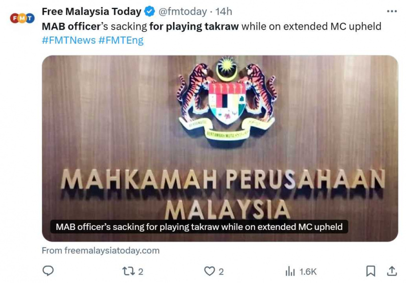 馬航一名員工被發現請病假期間居然能輕鬆爬樹、砍樹和玩藤球，結果被公司解雇。這名員工不滿提出告訴，結果曝光。（圖／翻攝自X）