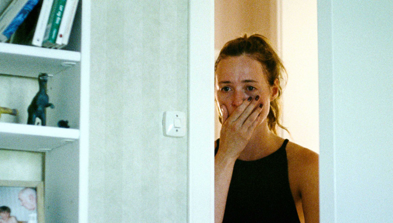 蕾娜特萊茵斯薇在《復活劫》見兒屍當場情緒潰堤。（圖／海鵬提供）