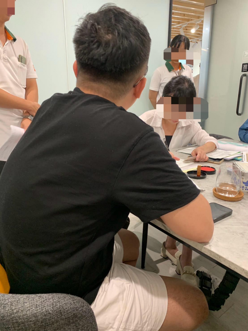 原PO去年7月簽約買房，沒想到拖了半年仍拿不到權狀。（圖／翻攝臉書社團「爆料公社二社」）