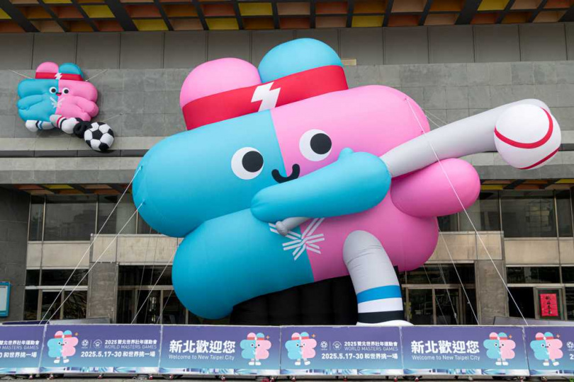 世壯運3隻巨型壯寶降落板橋體育場。（圖／新北市體育局提供）