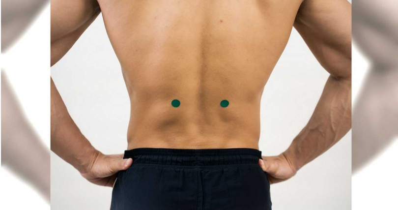 腰部2側的綠點處為腎俞穴。（圖／劉宗昇提供）