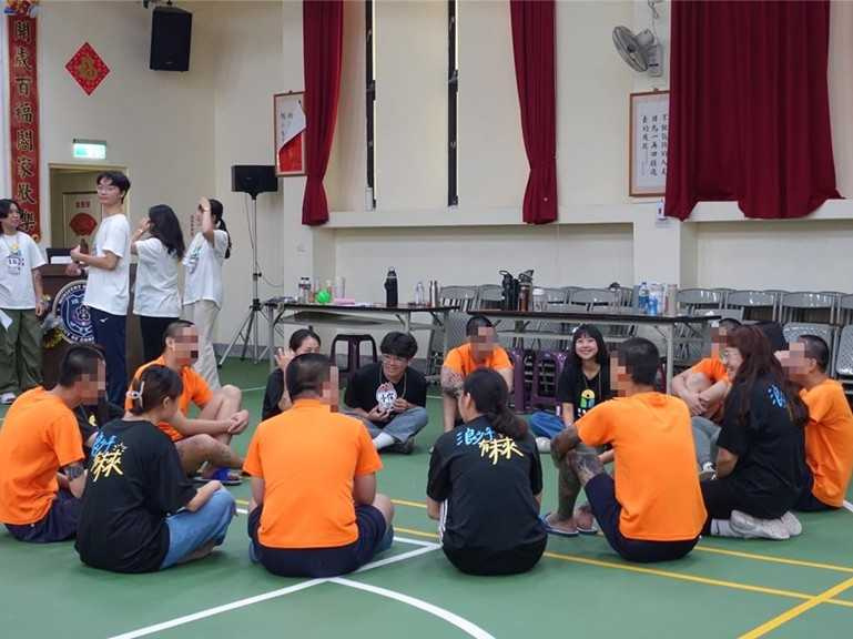 更生少協轉化營中有不少志工,他們持續從事輔導非行少年的行列。(圖/翻攝自更生少協官網)