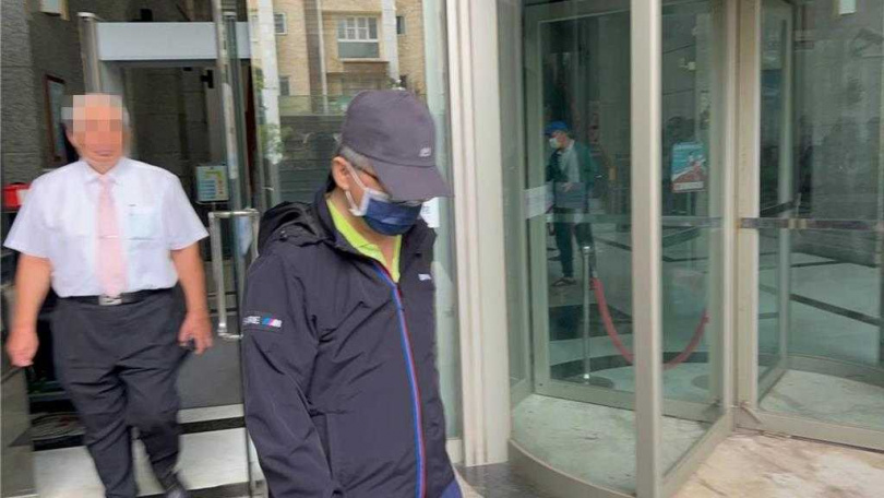 陳啓昱於9月24日以600萬元交保，步出台南地方法院，隔天被台南高分院發回更裁，9月26日再次被裁定羈押。（圖／報系資料照）