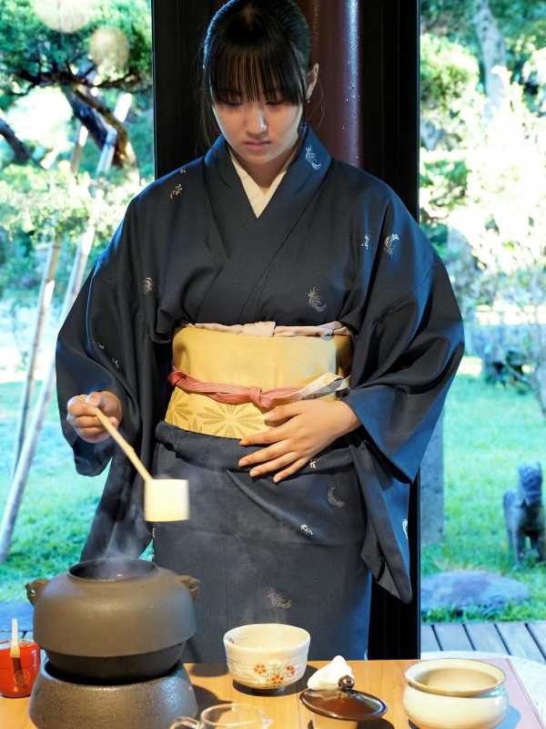 專注抹茶的女大生瀬戸口カリナ來自福岡市。(圖/吳德亮攝影)