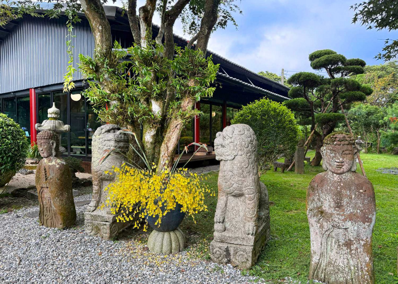 陽明春天日式禪風庭園琳瑯滿目的石雕。(圖/吳德亮攝影)