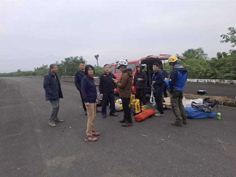 搜救人員分兩梯次前往救援。(圖/翻攝照片)