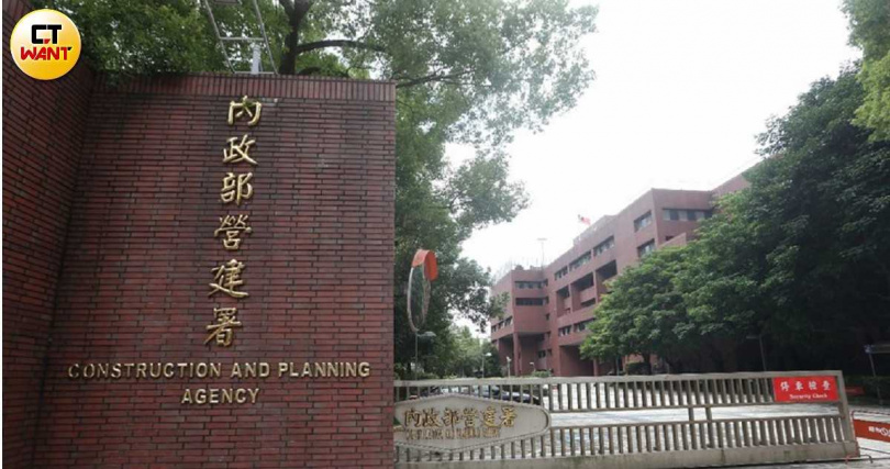 前身為內政部營建署的國土署（圖）直指，由於經濟部標檢局審查會議認定明道大學實驗室200多本防火門實驗報告書為有效，才依此為各案子防火力維持原評定。（資料照／趙世勳攝）