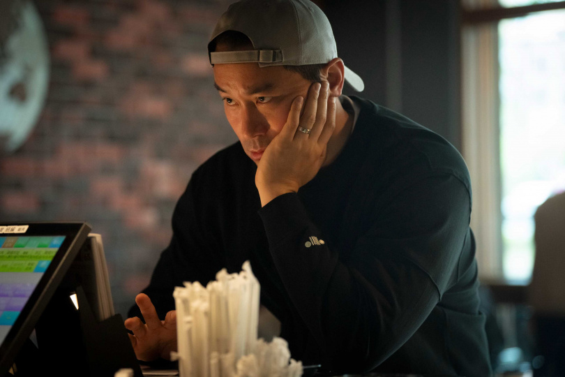 張孝全直言，周可傑的人生像是「把運氣都用在年輕時」。（圖／公視）