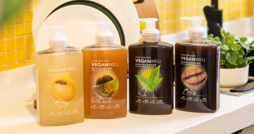 VEGANWELL 甜橙豆粕胺基酸洗碗精、馬告茶籽胺基酸洗碗精、雪松咖啡砂胺基酸洗碗精、迷迭香茶萃胺基酸洗碗精 皆為500mL／370元（圖／品牌提供）