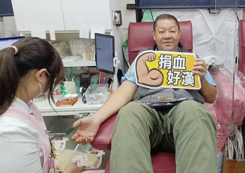驊宏資通員工林以凡,累積捐血超過110單位,利人又利己。(圖片/驊宏資通提供)
