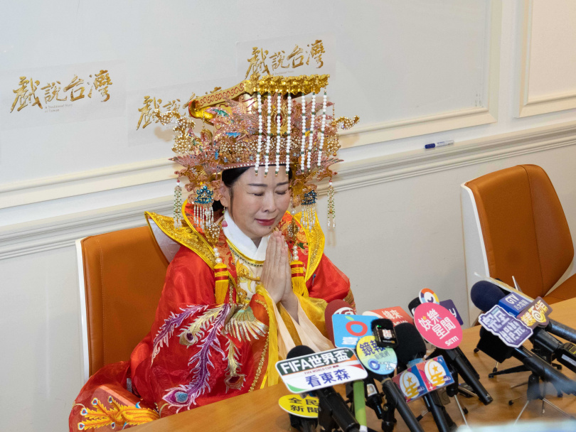 談起與媽祖的緣分，張秀卿忍不住紅了眼眶，因父親靠捕魚維生，每次出海晚歸，全家人只能不停向媽祖祈求平安。（圖／三立）
