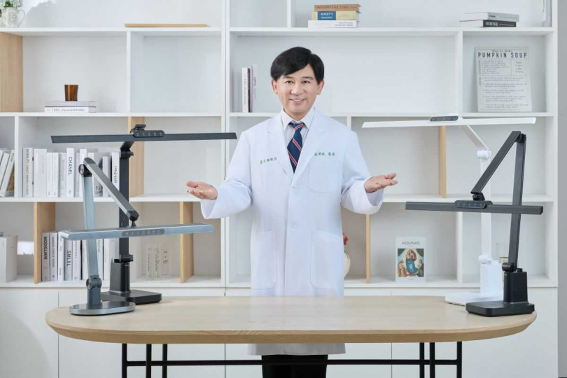 諾貝爾眼科張朝凱院長擔任喜光全光譜品牌代言人。(圖/喜光全光譜提供)