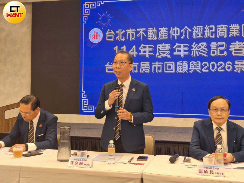 對於對手指控為何簽了不連任承諾書,卻又再選,喪失誠信,現任理事長蘇金成未有正面回應。(圖/林榮芳攝)