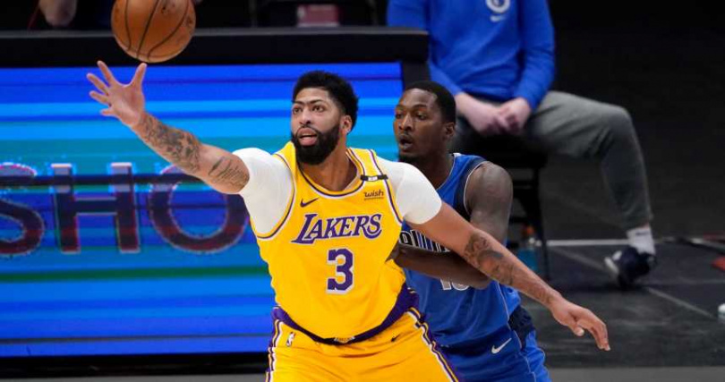 NBA震撼交易，湖人「一眉哥」戴維斯（Anthony Davis）與獨行俠唐西奇（Luka Doncic）互換東家。（圖／達志／美聯社）