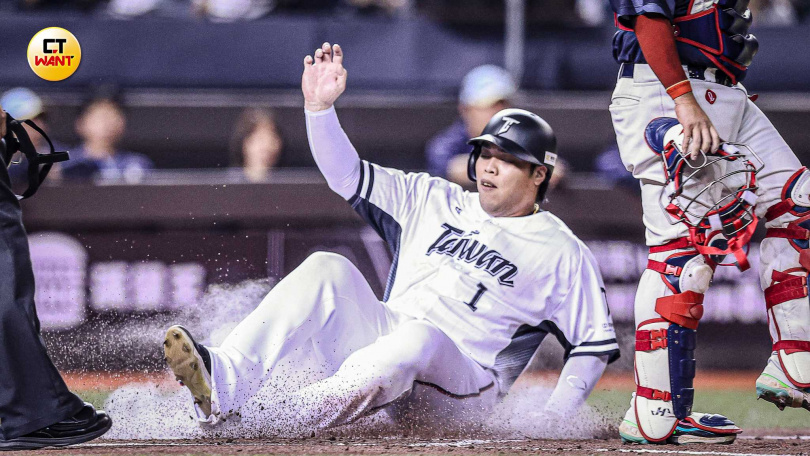 陳子豪在滑回本壘時意外受傷。（圖／趙文彬攝）