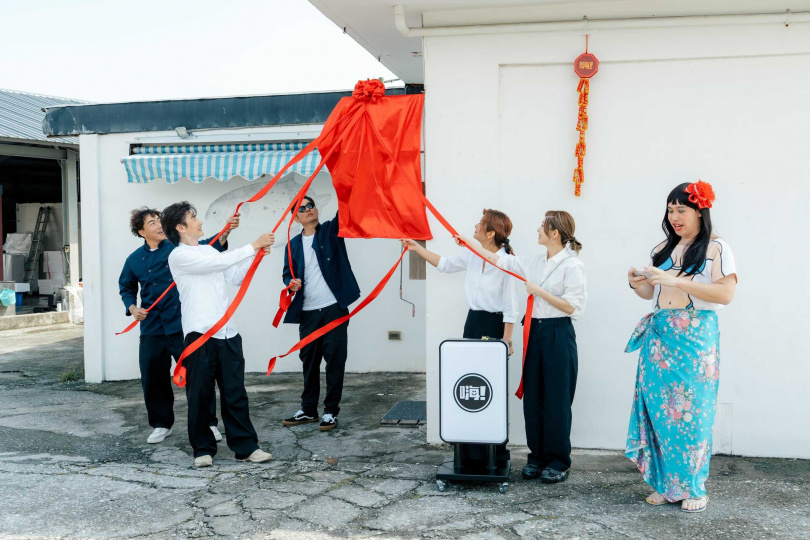 籌備多時的「嗨！小吃部」終於迎來開幕大典，無尊再度扮演「珍珍」上場。（圖／好看娛樂提供）