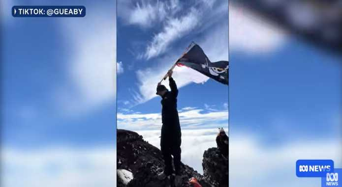 草帽海賊旗原本象徵自由，如今在印尼街頭成為反政府的抗議符號。（圖／翻攝自Tik Tok， @GUEABY）