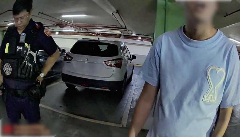 周男不滿女友要先逛街,怕錯過餐廳訂位兩人大吵。(圖/警方提供)