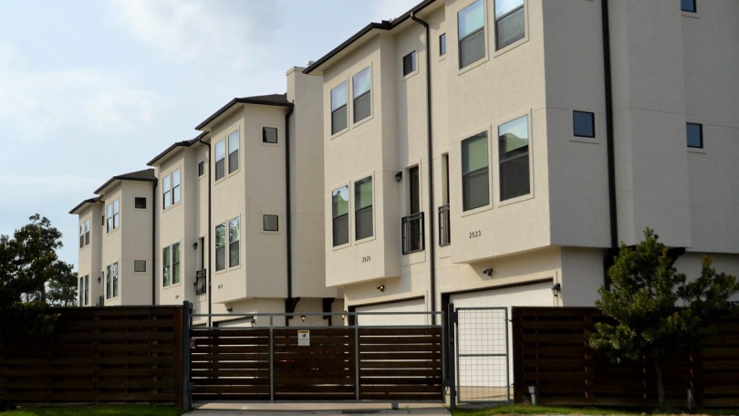 &nbsp; 原PO表示自己的爺爺當年建了一排透天厝，每戶建造成本約4萬元，當時留了兩戶給自家，如今出租一個月的租金就有4萬元，相當於當年建造一戶的價格，讓他十分震撼。（示意圖，非文中提及房產／取自pixabay）&nbsp;&nbsp;