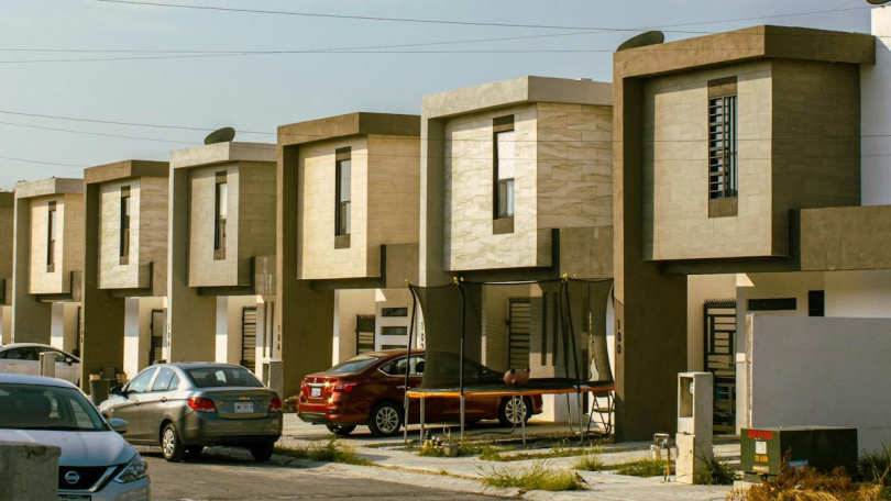 &nbsp; 有網友認為，在台灣房地產是最穩定的投資，原PO家的獲利也和「土地」價值上漲快速與時代紅利有關。（示意圖／取自Pexels）&nbsp;&nbsp;