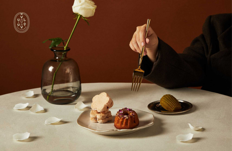 法絨以天然原料結合手工製作研發台法混血的創意甜點，包含達克瓦茲、蛋糕、餅乾、喜糖等都能根據喜好需求彈性選配。（圖／法絨提供）