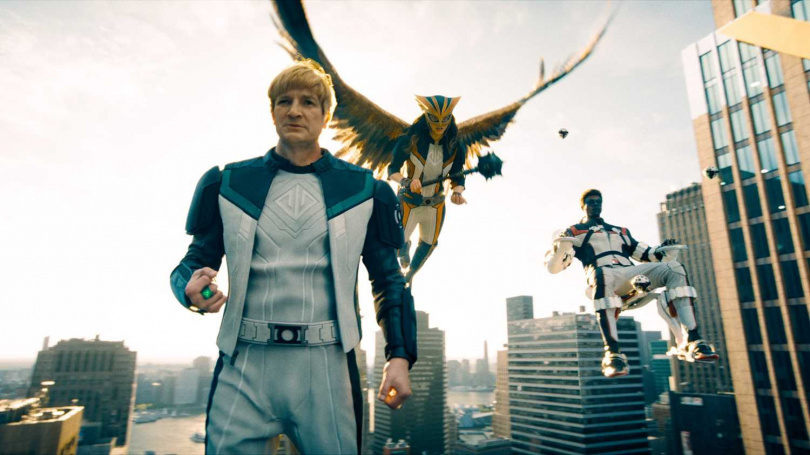 《超人》新登場角色「綠光戰警」蓋加德納頂著豬哥亮髮型。(圖/華納兄弟提供)