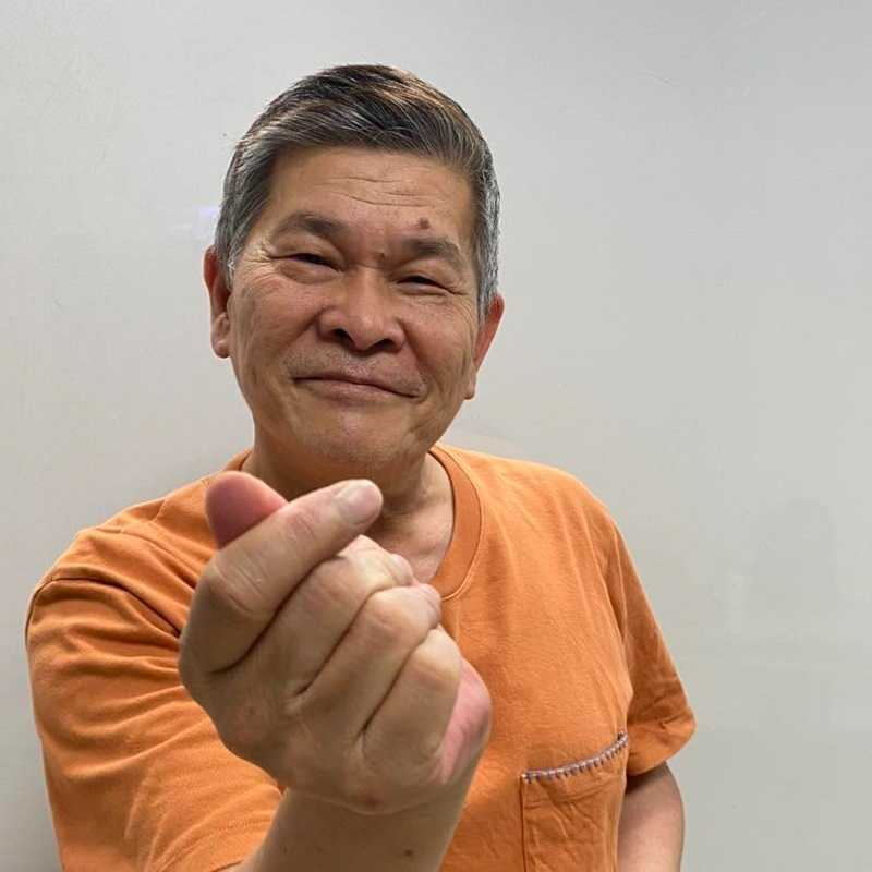 澎恰恰負債高達2.4億,近期在直播賣地瓜。(圖/翻攝自澎恰恰臉書)
