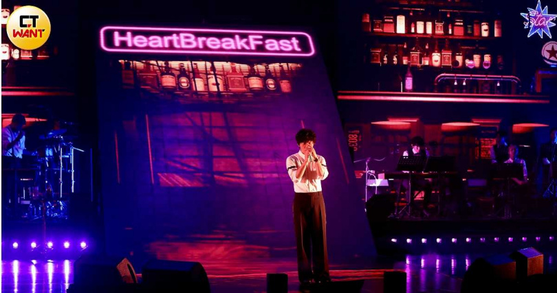 盧廣仲首度完全不帶吉他純唱。（圖／侯世駿攝）