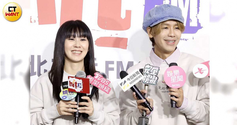 鼓鼓、白安都很愛家中毛孩。（圖／侯世駿攝）