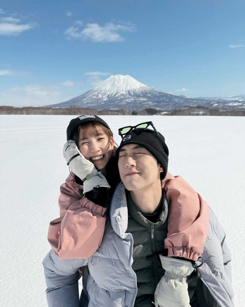 粿粿(左)與范姜3年前結婚,被控訴3月與王子去玩美國變一個人。(圖/翻攝自范姜IG)