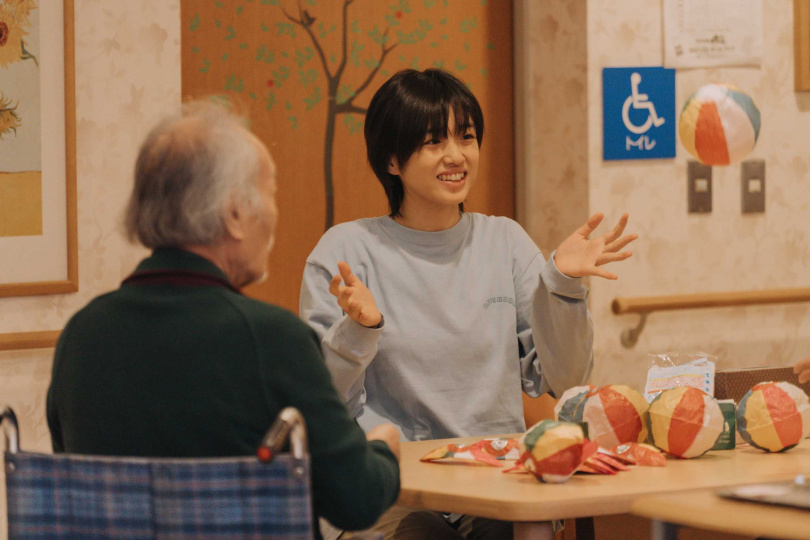 河合優實神似山口百惠的外貌,讓她在一片甜美可愛風格的日本新人中異軍突起。(圖/光年映畫提供)