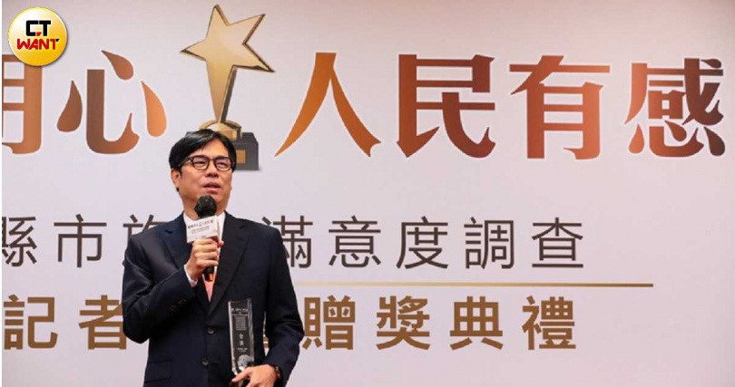 高雄市長陳其邁任期將屆又有高滿意度支持,他會挺誰接棒是2026誰能入主高雄市政府的重要關鍵(圖/黃耀徵攝)