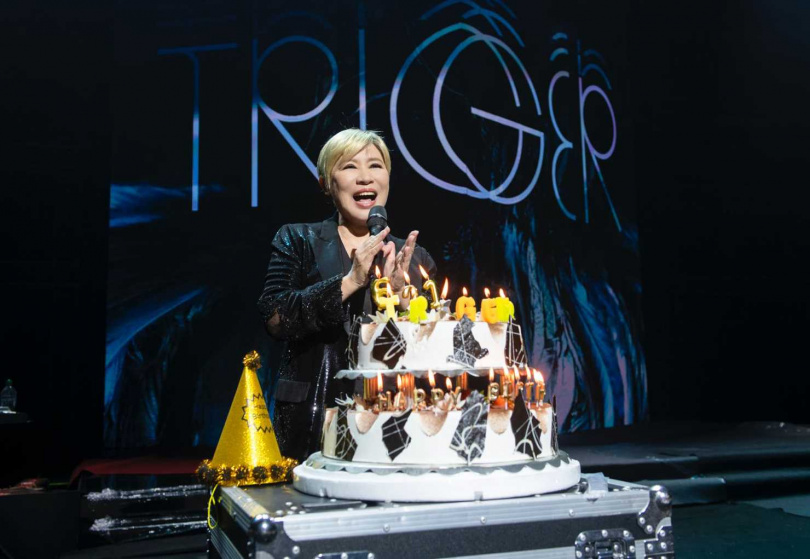 黃小琥在台上驚喜慶生。（圖／大大娛樂提供）