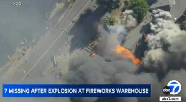 倉庫化為焦土、國慶煙火斷鏈,北加州陷入前所未有的節日陰影中。(圖/翻攝自abc7)