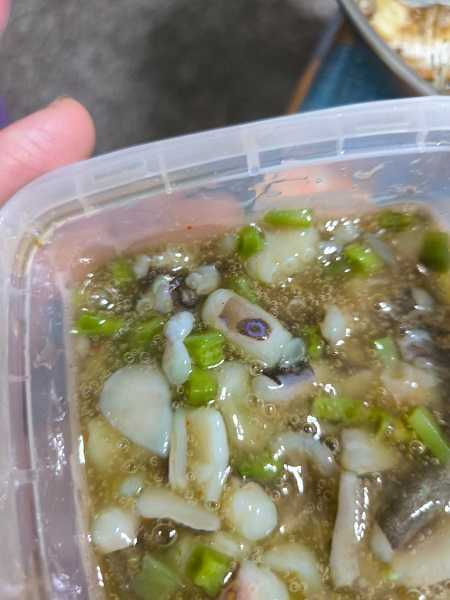 男子事後感到嘴唇發麻。(圖/翻攝爆廢公社公開版臉書)