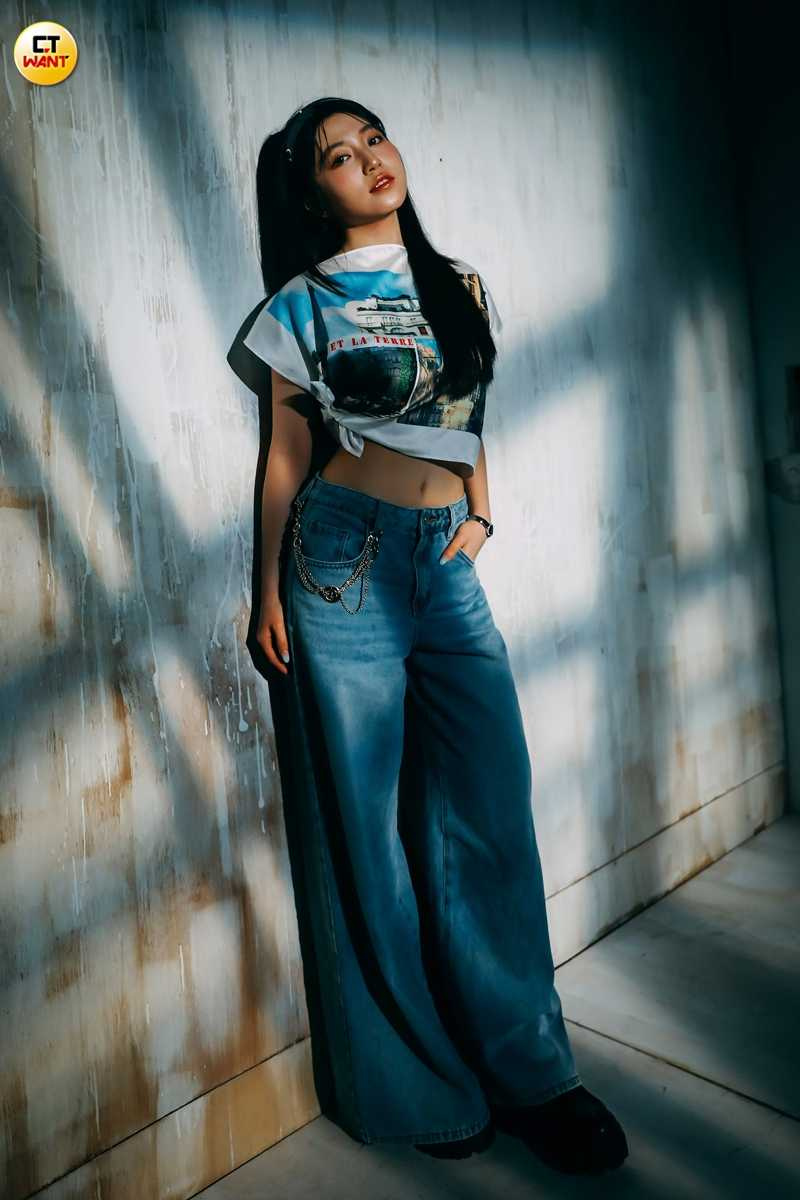 一直都是模範生的言芯認為當歌手是她的小叛逆。(圖/侯世駿攝)