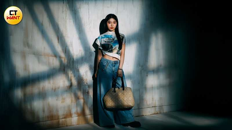 將來言芯希望歌手身分能與她的科系相關職業並行。(圖/侯世駿攝)