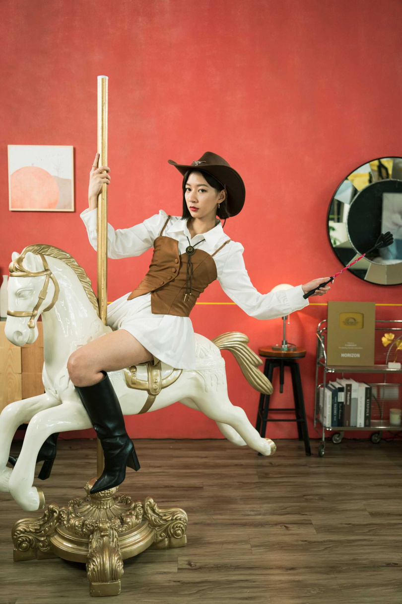 陳妤飾演網紅,有大尺度的畫面。(圖/牽猴子提供)