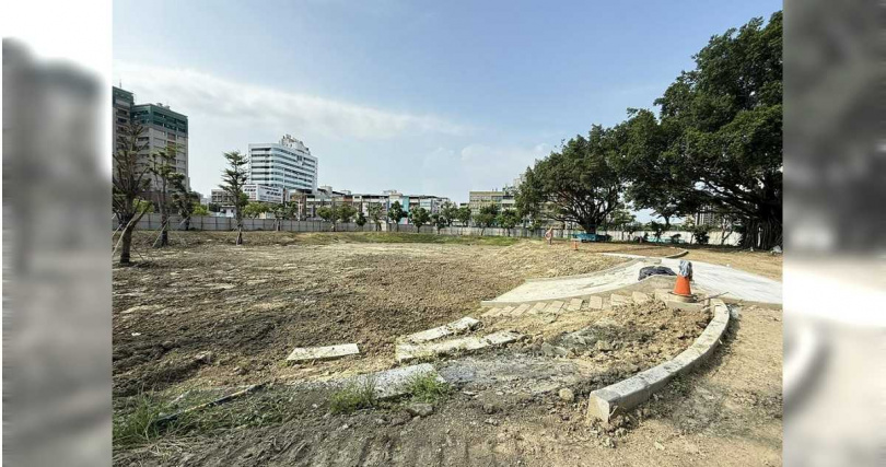 高市議員黃香菽指出，公園內各項設施安全性也要充足，包括溜滑梯、乘涼座椅、步道等，希望能一併在完工時開放。（圖／高市議員黃香菽提供／中國時報記者紀爰高雄傳真）