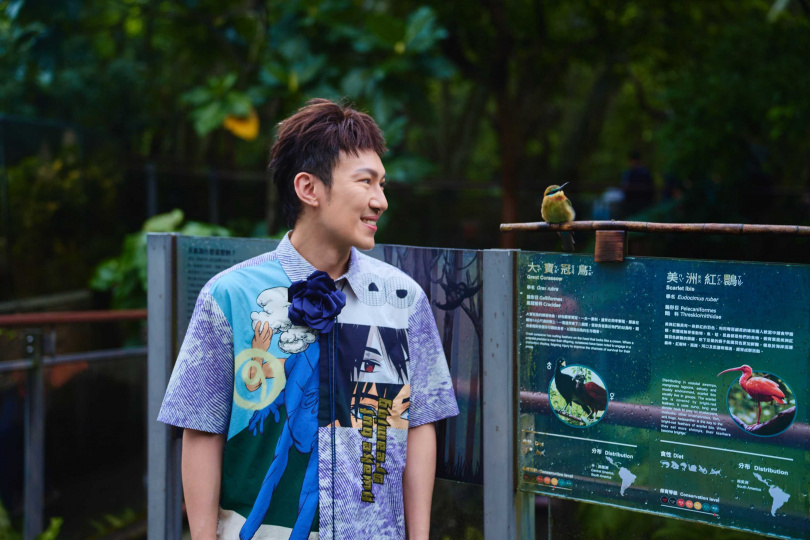 阿龔實現把音樂帶進動物園的夢想。(圖/亮晶妃音樂有限公司提供)