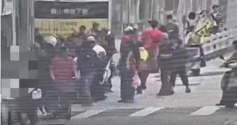 警方後續除通知黃男等5人到案後，也確認共有11人交付個資，其中3人事後前往警局提告。（圖／翻攝畫面）