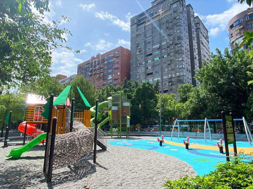 新北市中和四號公園是雙和地區最大的綠地公園，廣達11公頃的空間有著不少特色遊具。（圖／翻攝自新北市政府觀光旅遊網）