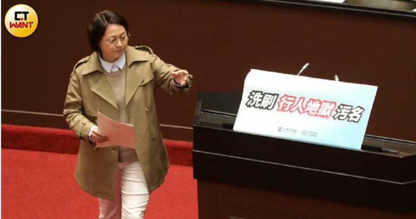 &nbsp;民眾黨元老賴香伶呼籲，李貞秀應顧及政黨生存與支持者焦慮，知所進退。（圖／周志龍攝）