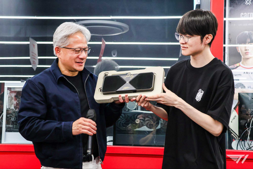 Faker過去就曾公開表示希望有機會與黃仁勳見面吃飯。(圖/翻攝X @T1LoL)